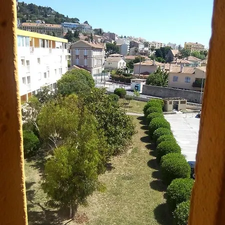 En Duplex Au 3ieme Etage Sans Ascenseur Apartment Hyeres